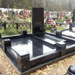 Меморіальний комплекс з чорного граніта